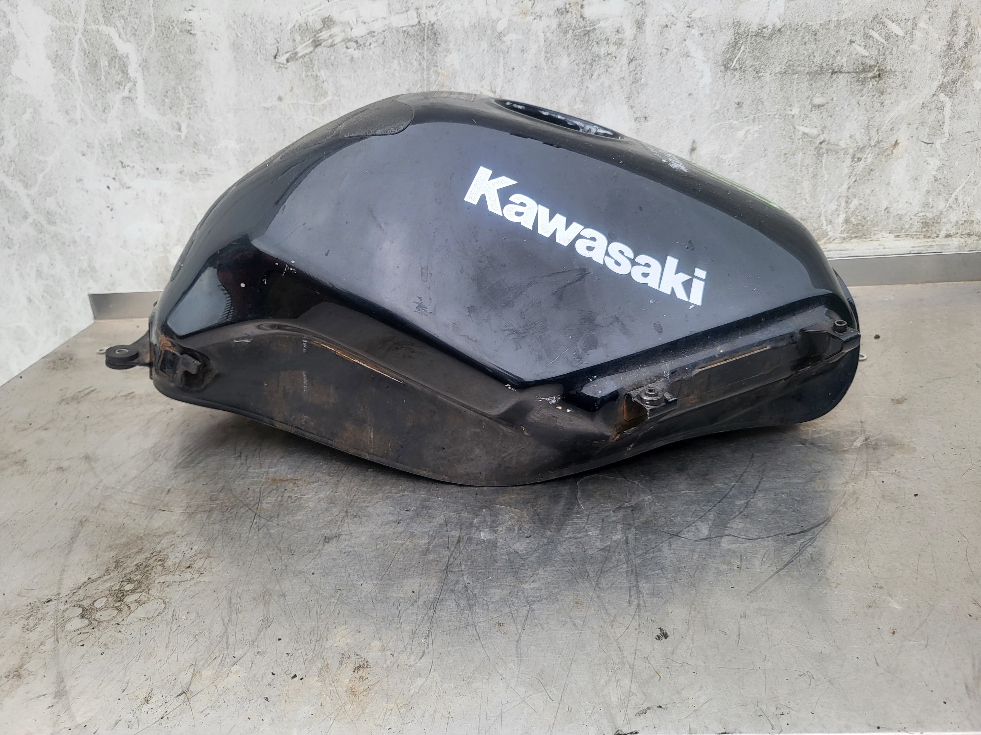 Kawasaki ER-6n ER-6f fuel tank, black with Kawasaki logo