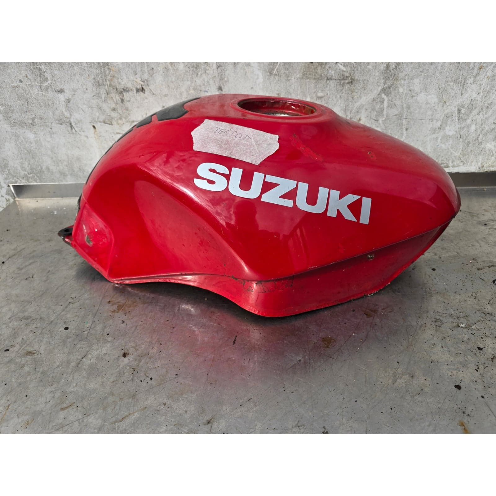 Side view of the fuel tank with Suzuki decal