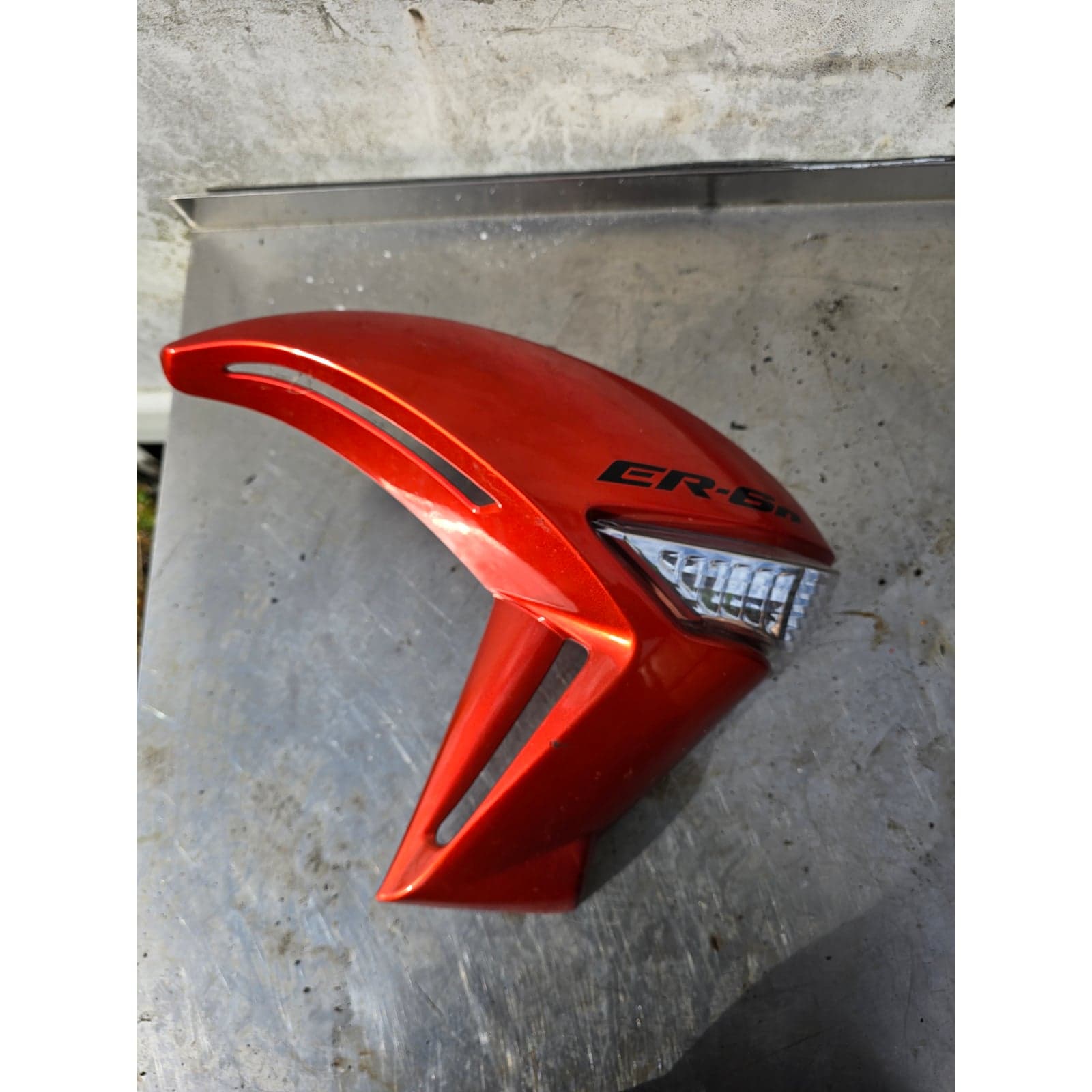 Front view of the Candy Burnt Orange right-hand radiator shroud with ER-6n logo.