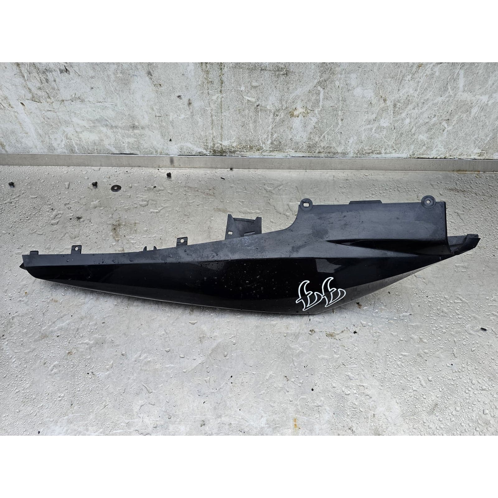 Overall external view of the Yamaha right-hand side tail fairing panel