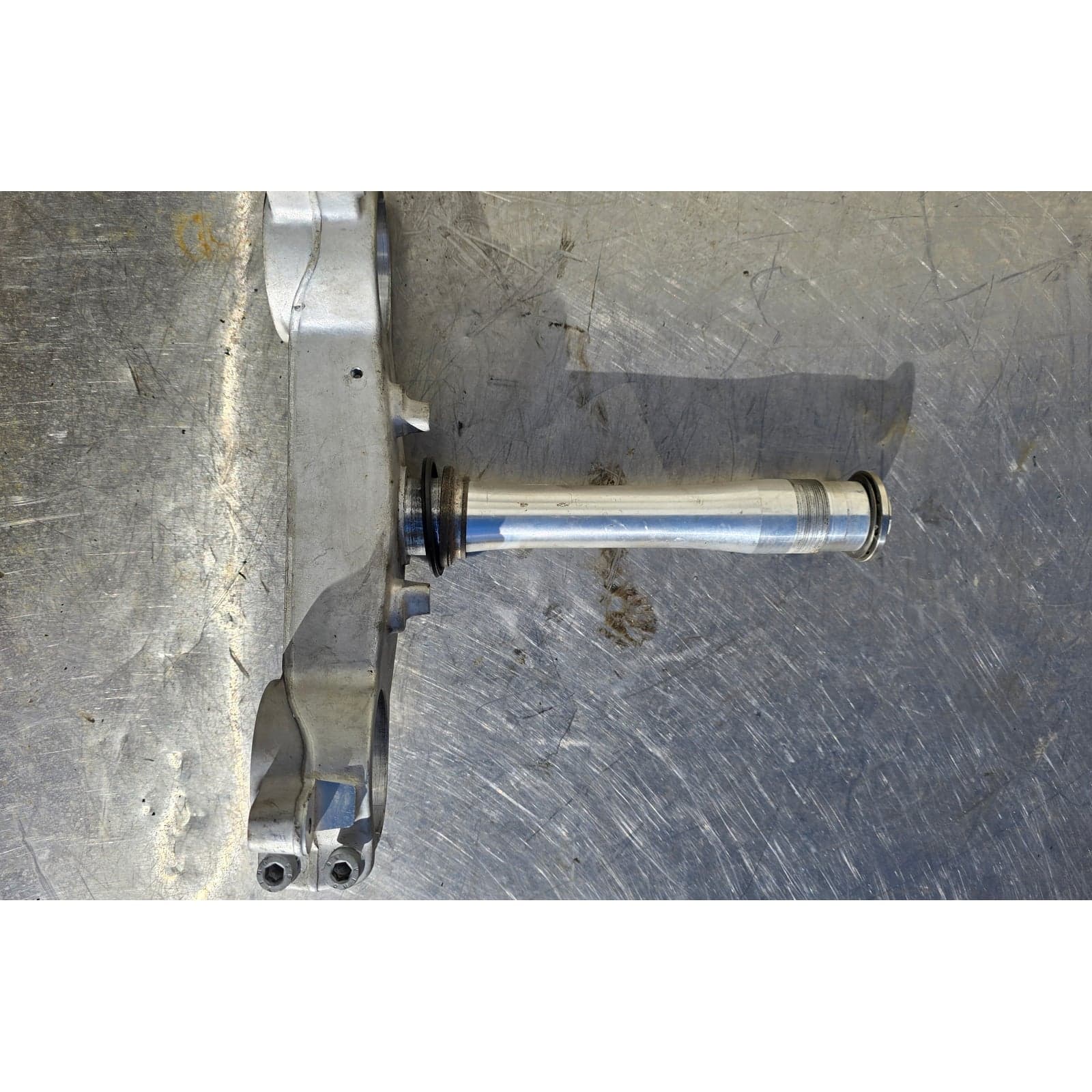 Side profile of the lower triple clamp and integral steering stem