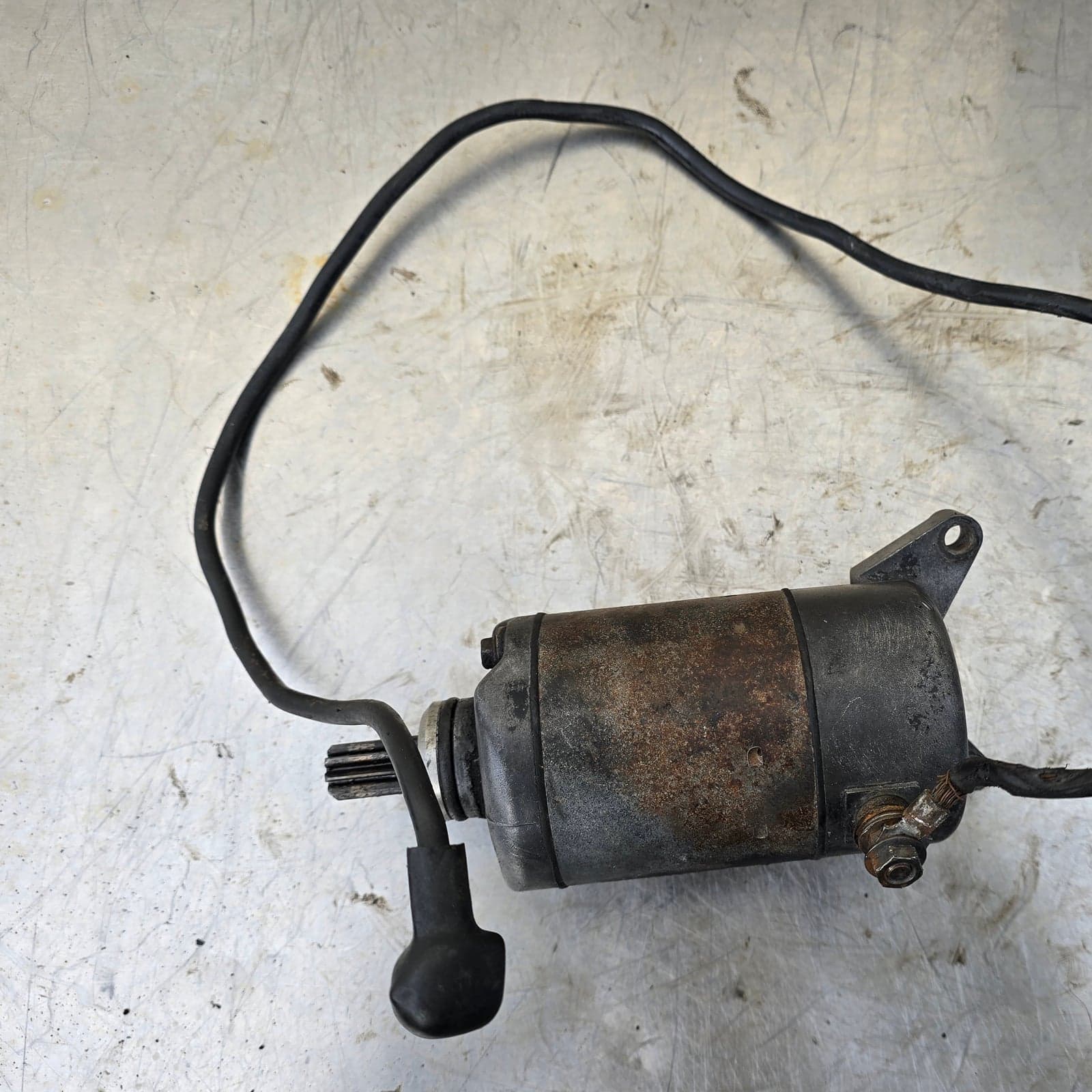Yamaha XV535 Virago electric starter motor with main power cable.